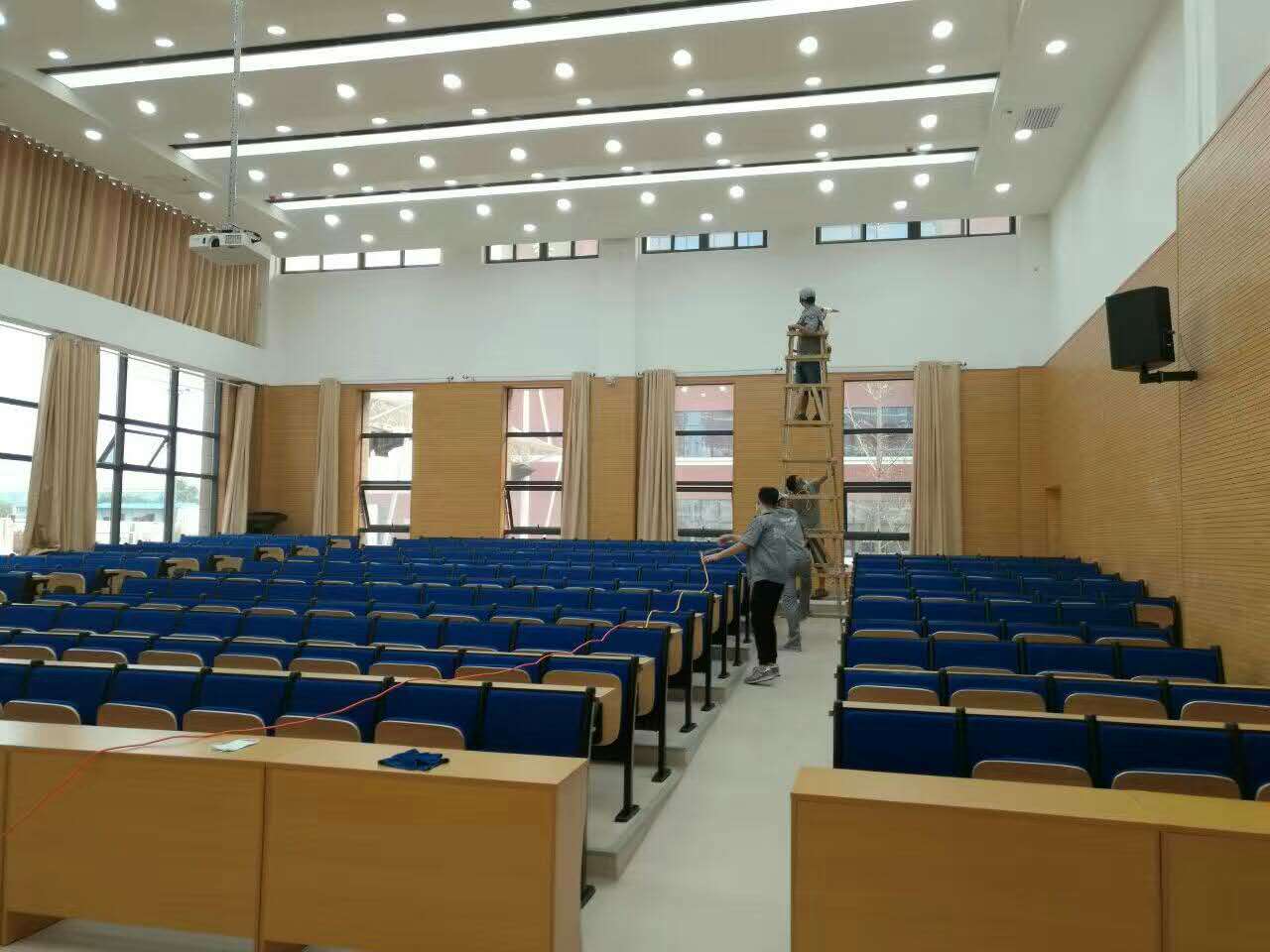 西安高新一中西咸新區高新園頂面施工 西安高新一中西咸新區高新園頂面施工