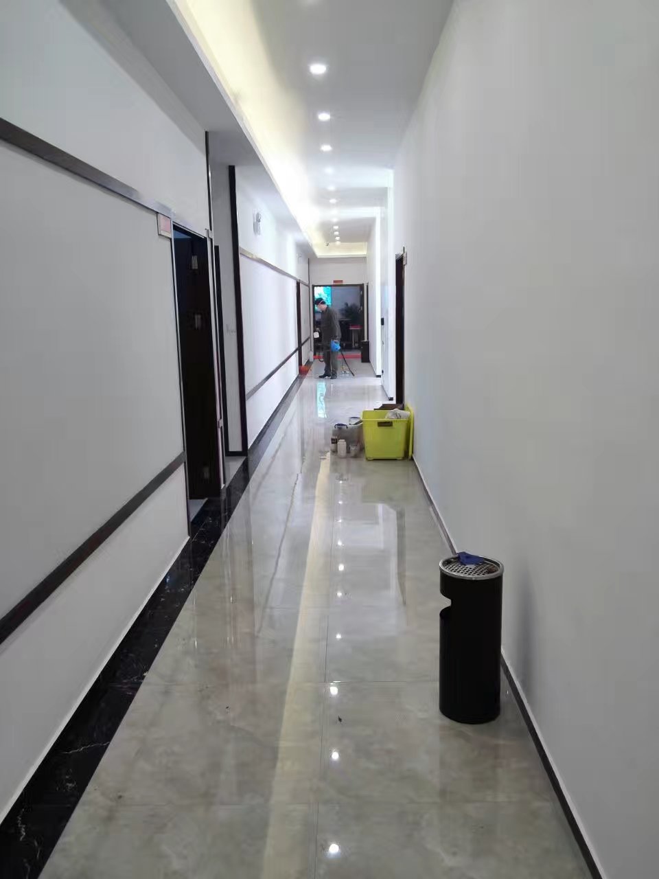 過道墻面施工 過道墻面施工