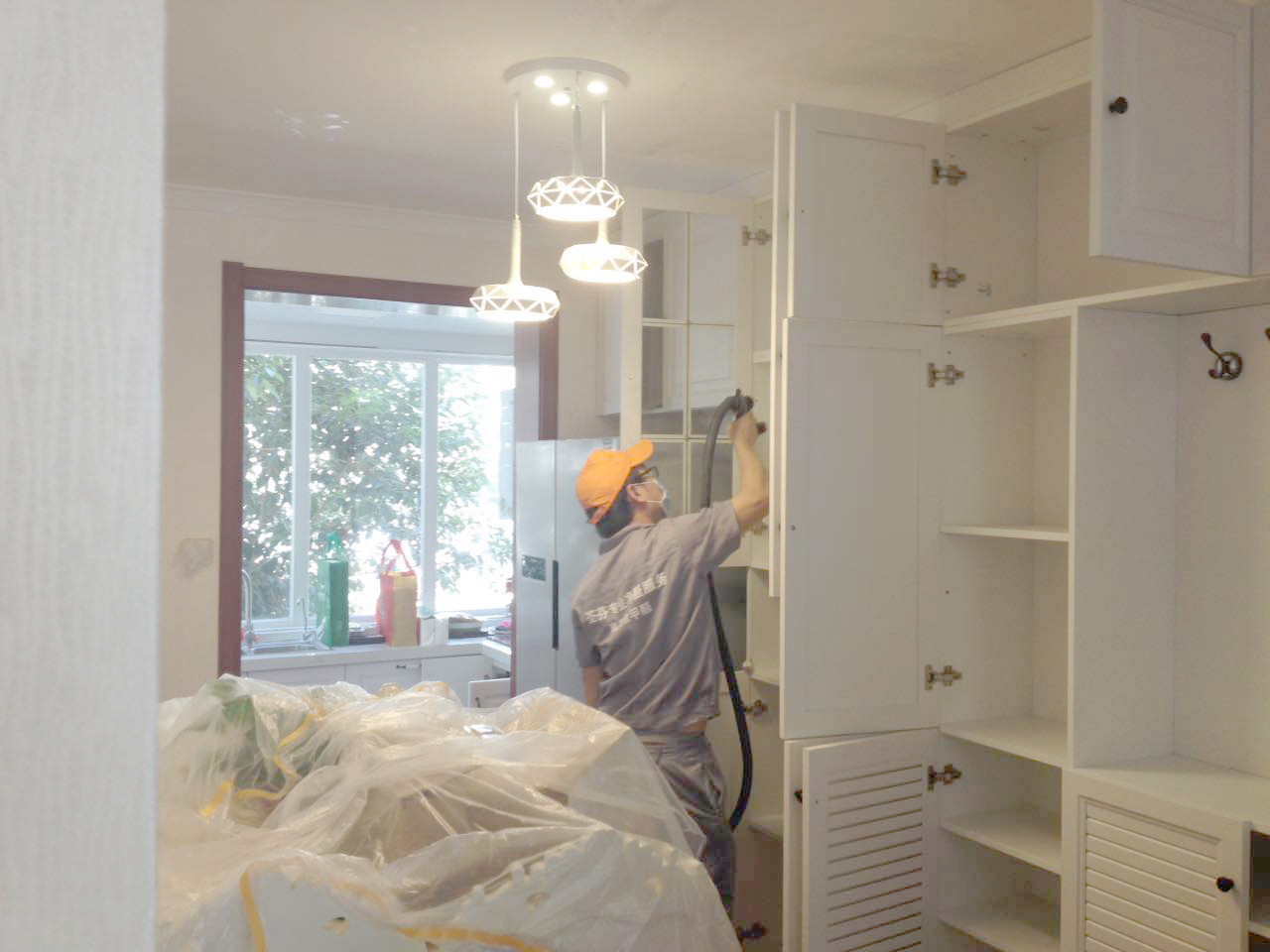 衣柜隔檔間噴涂重點施工 衣柜隔檔間噴涂重點施工