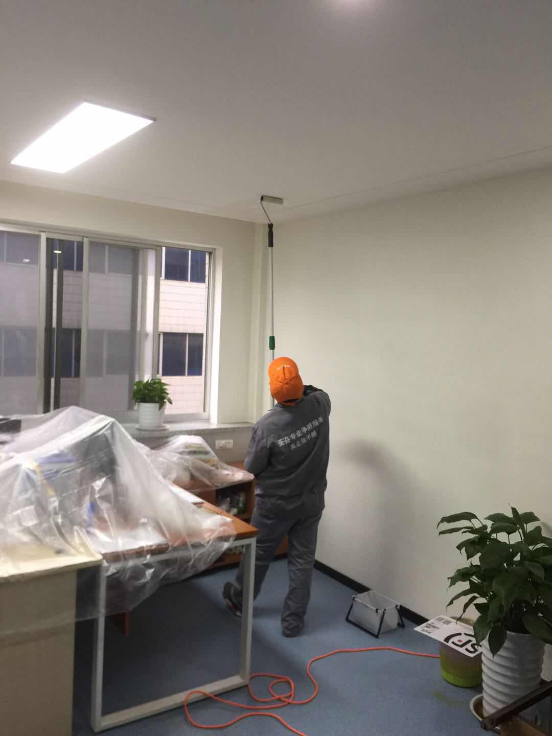 辦公室房間頂面滾筒施工 辦公室房間頂面滾筒施工