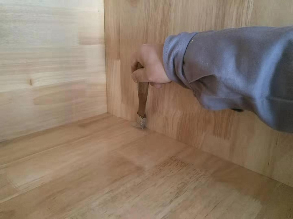 室內(nèi)柜子接縫刷子精細(xì)化施工治理