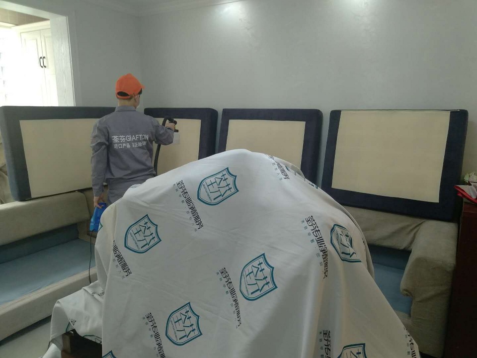 客廳沙發墊子全方位噴涂施工 客廳沙發墊子全方位噴涂施工