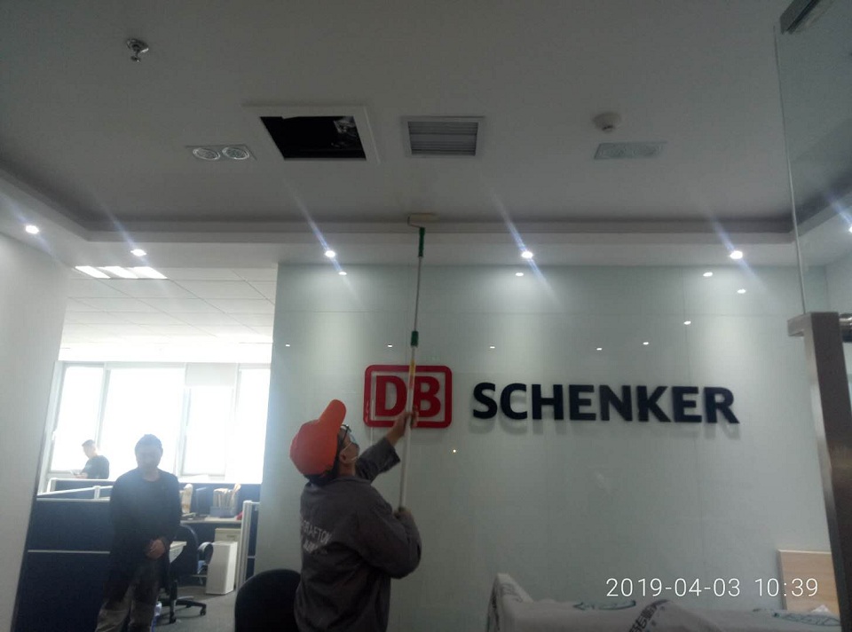 公司前臺(tái)頂面滾筒全方位施工 公司前臺(tái)頂面滾筒全方位施工