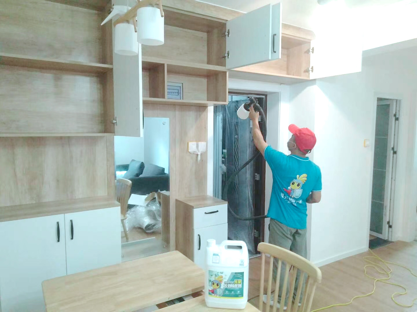 客廳木柜重點污染源噴槍施工治理 客廳木柜重點污染源噴槍施工治理