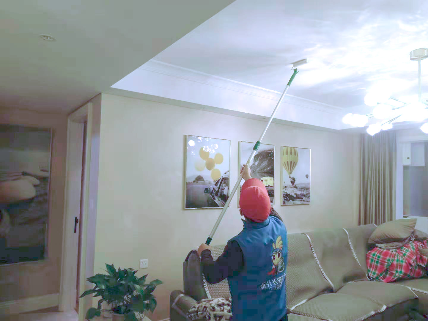 客廳頂面滾筒全方位施工治理 客廳頂面滾筒全方位施工治理