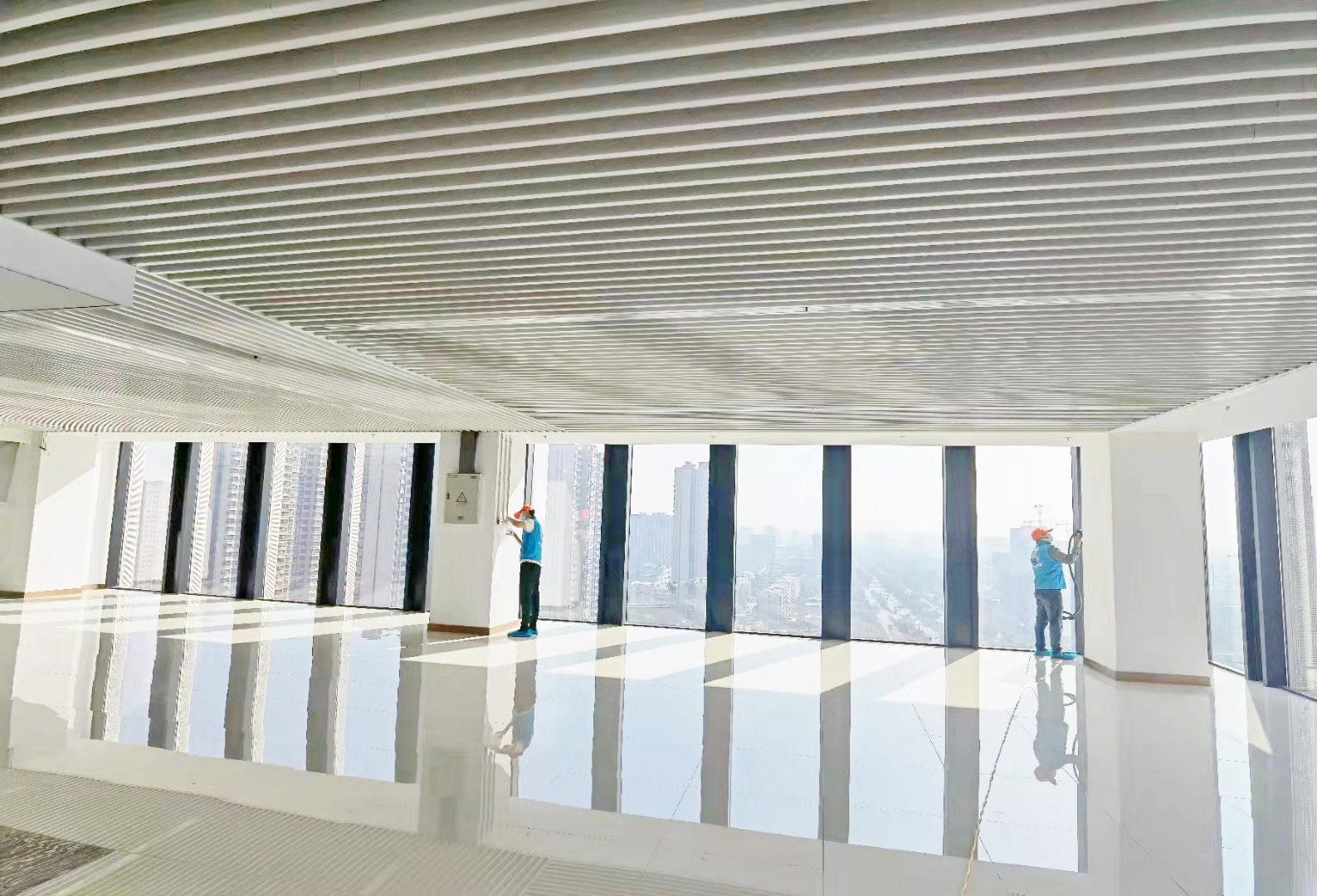 太原地鐵中心墻面噴涂施工 太原地鐵中心墻面噴涂施工