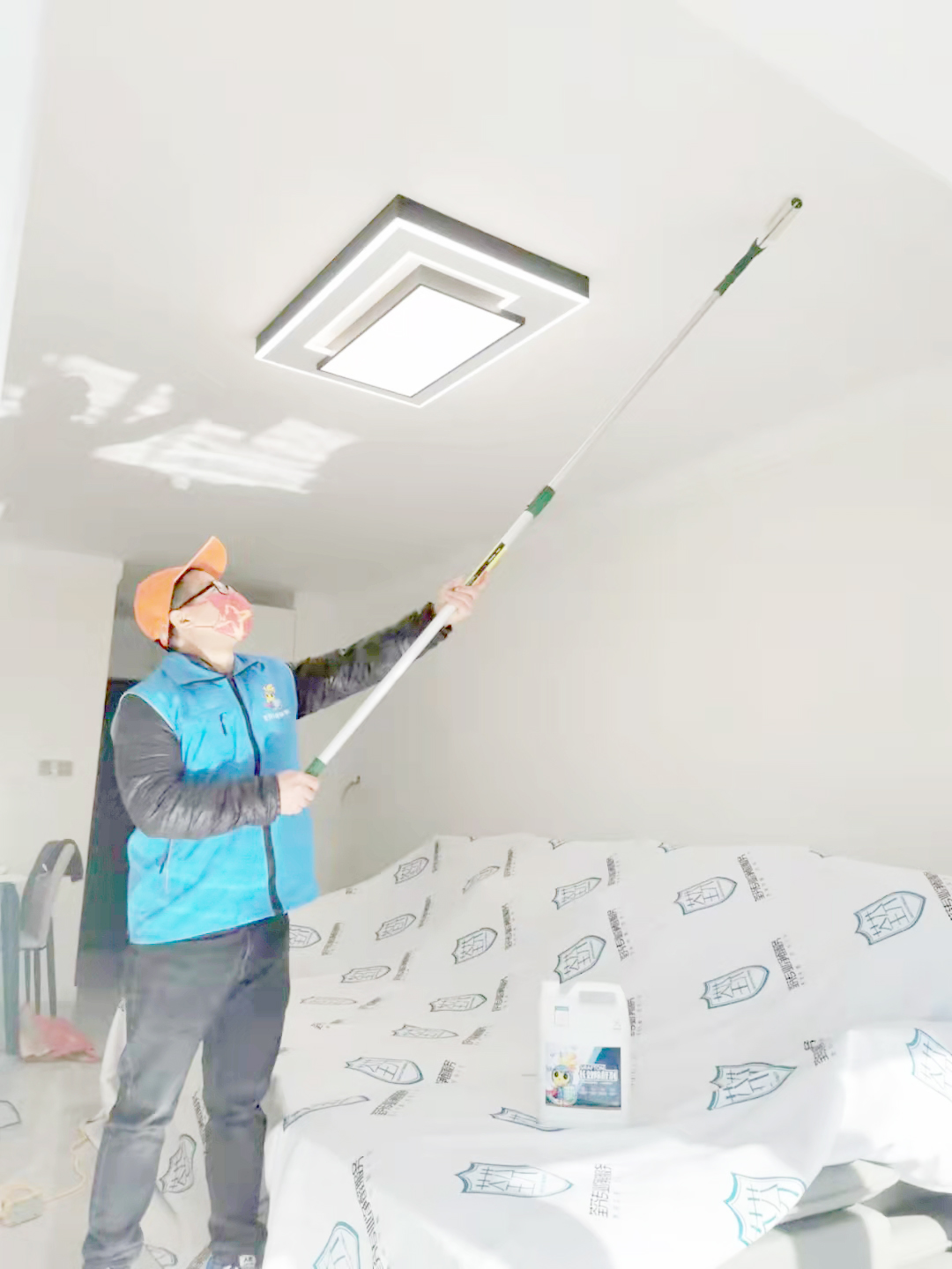 客廳頂面滾筒全方位施工治理 客廳頂面滾筒全方位施工治理