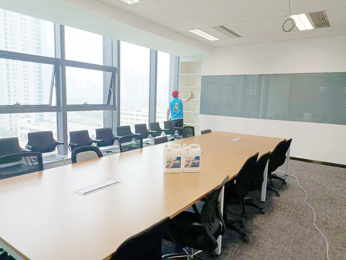 會議室墻面桌椅全方位噴涂治理 會議室墻面桌椅全方位噴涂治理