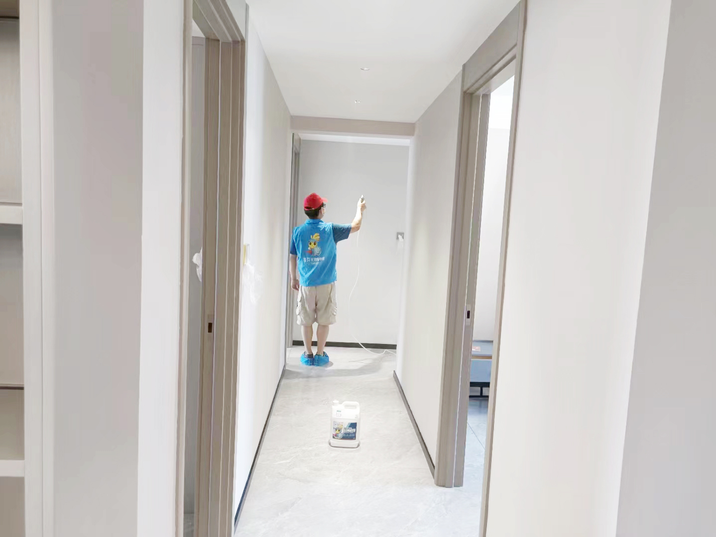 客餐廳過道墻面噴槍施工治理 客餐廳過道墻面噴槍施工治理