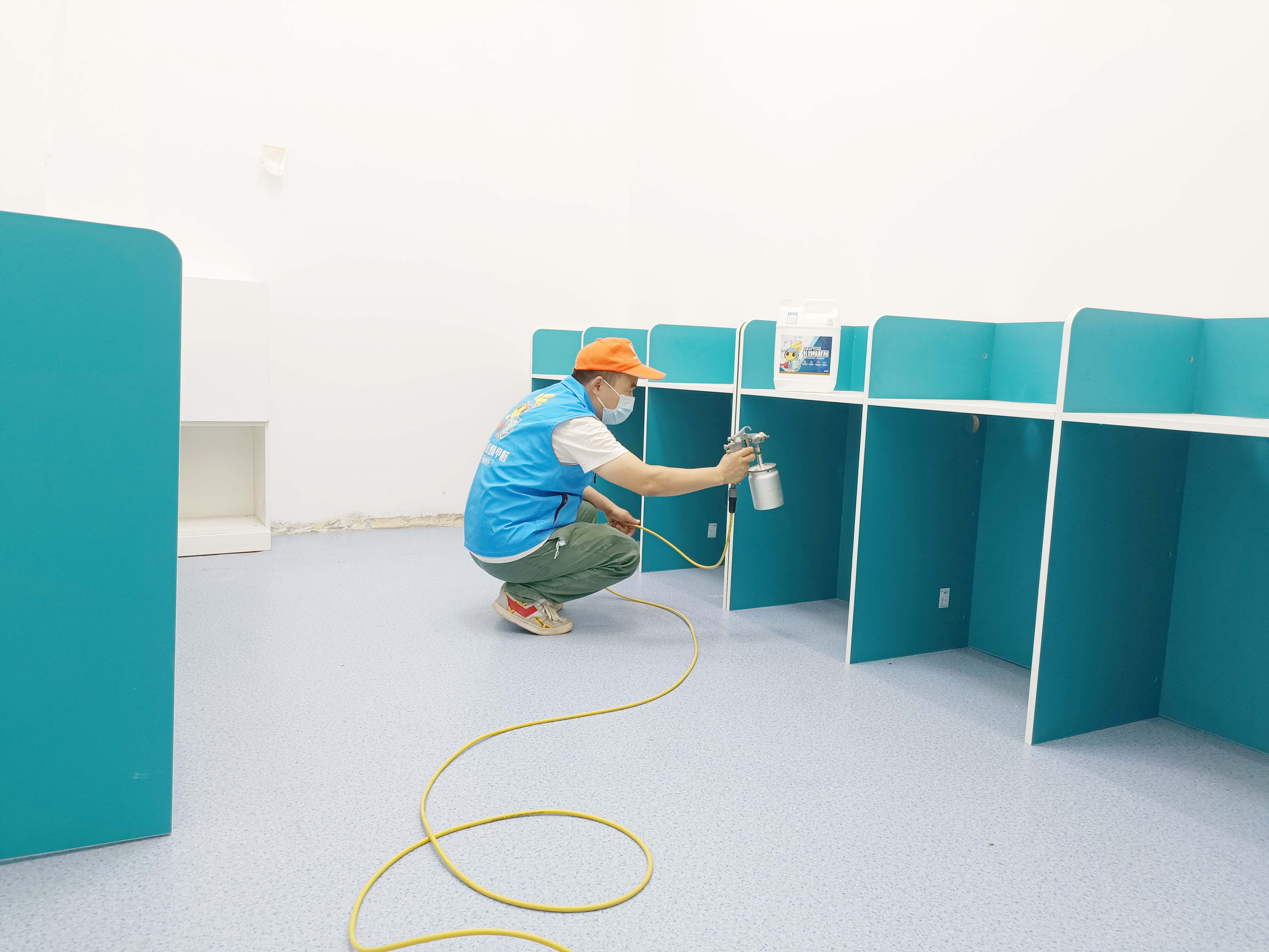 辦公區間桌椅全方位噴涂治理施工