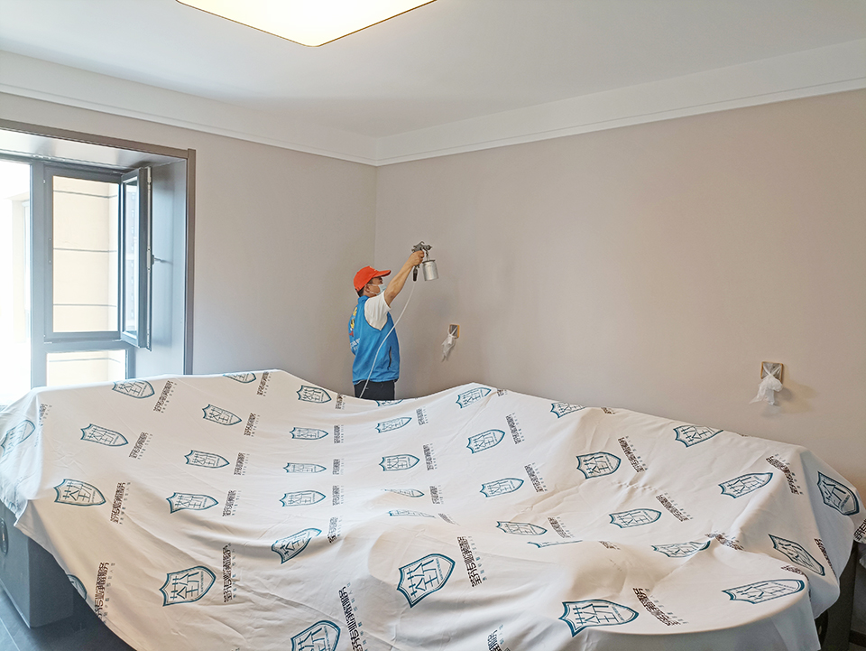 客廳墻面頂面全方位噴涂治理甲醛