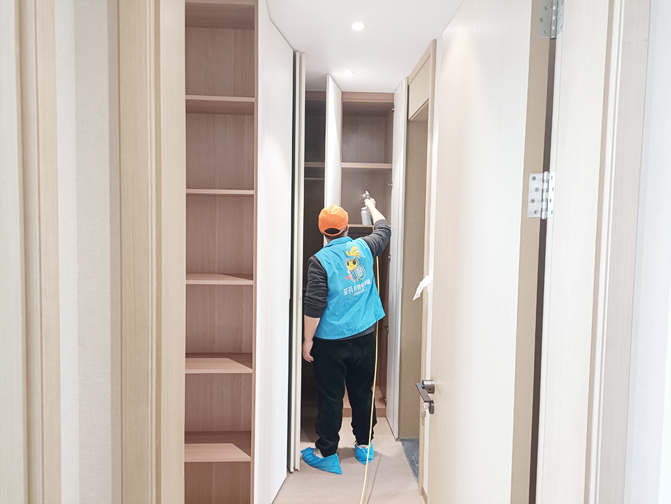 臥室衣柜噴槍施工治理 臥室衣柜噴槍施工治理